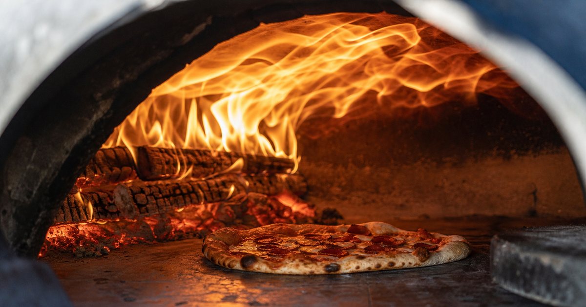 Why does oven dome shape influence the flavor of your pizza?